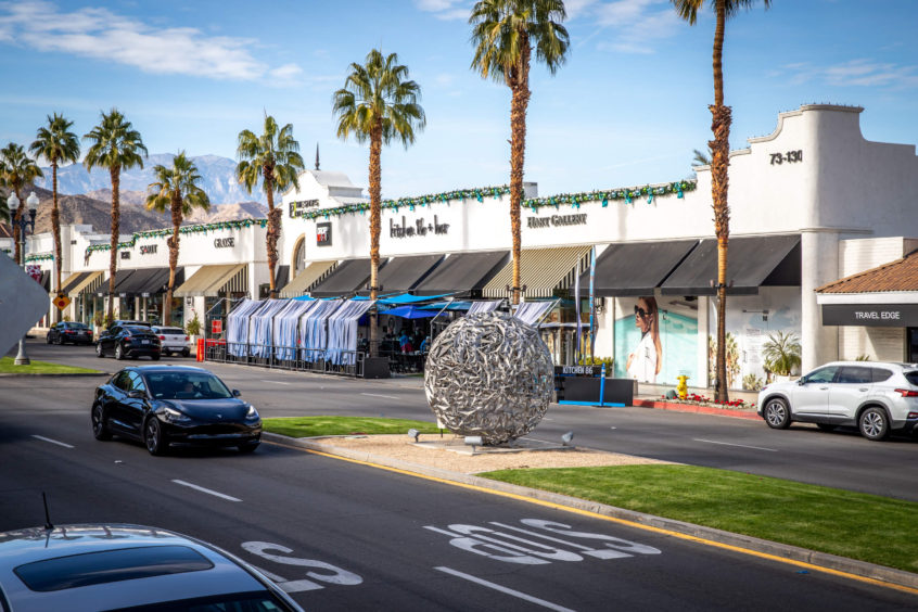 el paseo shopping street view